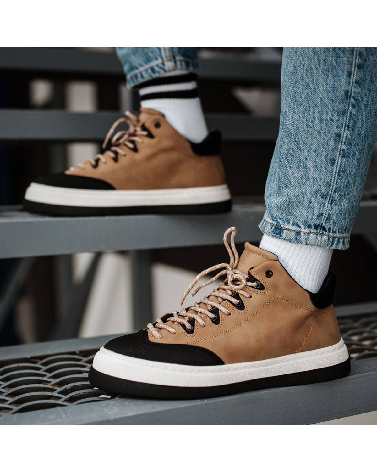 Боти чоловічі коричневі з білою підошвою HBB9583