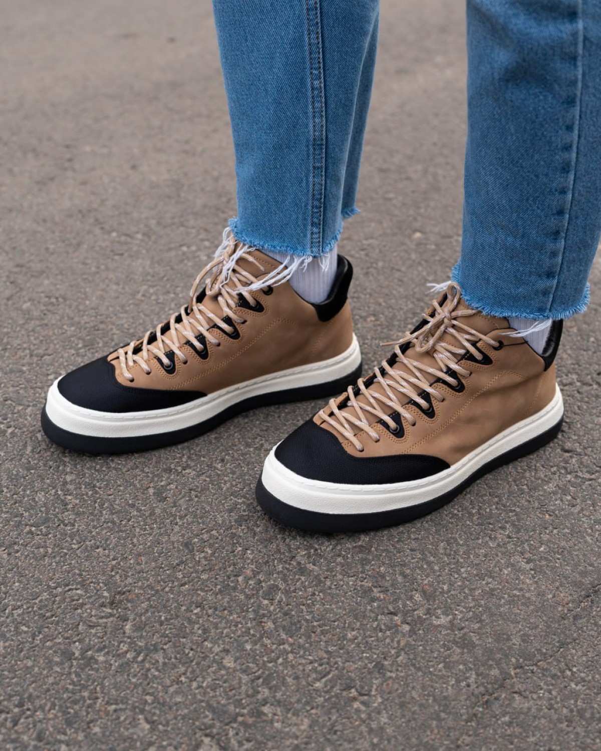 Боти чоловічі коричневі з білою підошвою HBB9583