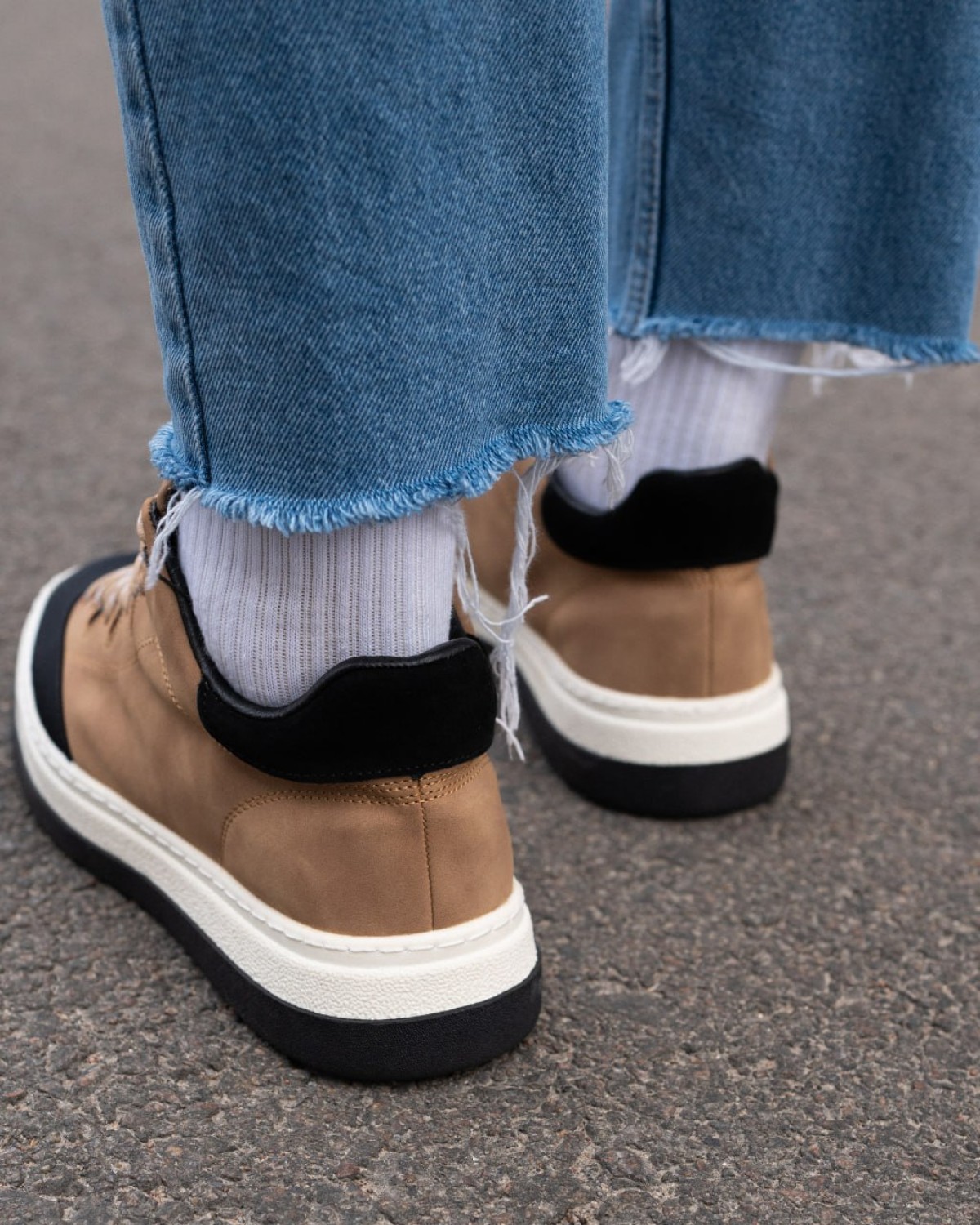 Боти чоловічі коричневі з білою підошвою HBB9583