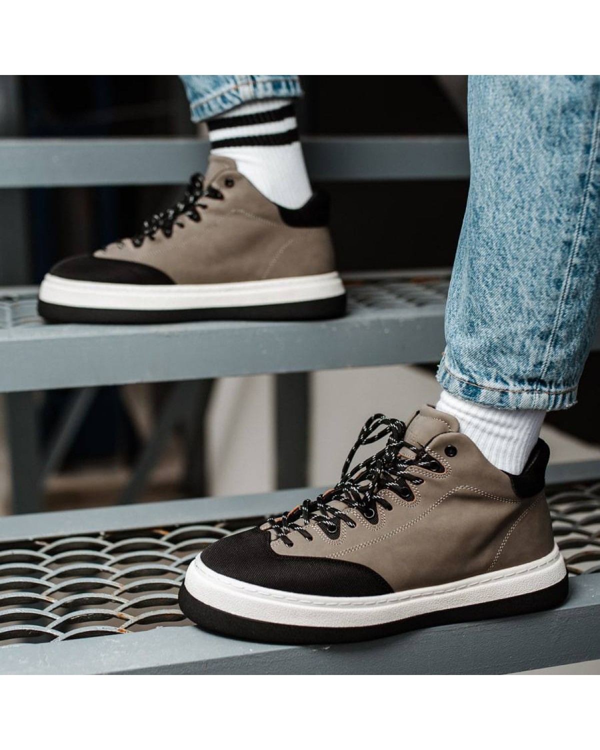 Боти чоловічі сірі з білою підошвою HBG9584