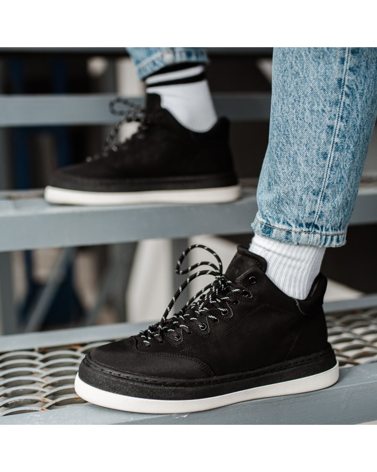 Боти чоловічі чорні з білою підошвою HB9585