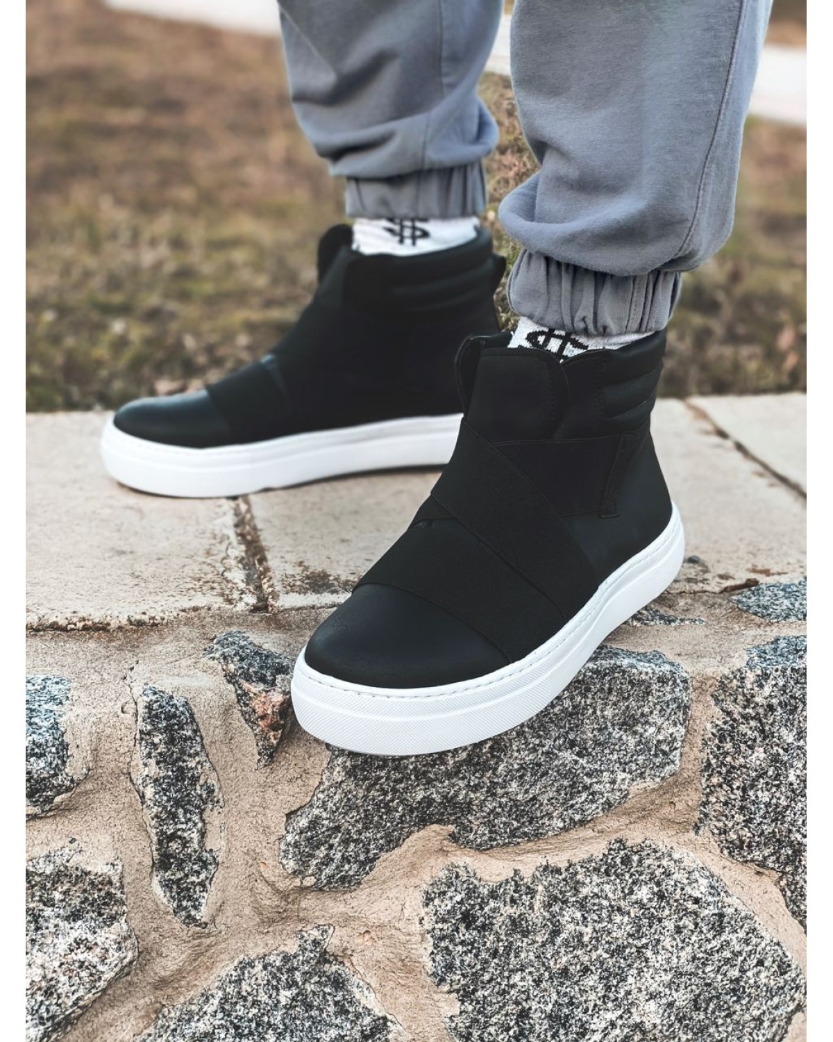 Кросівки чоловічі чорні з білою підошвою Ch79