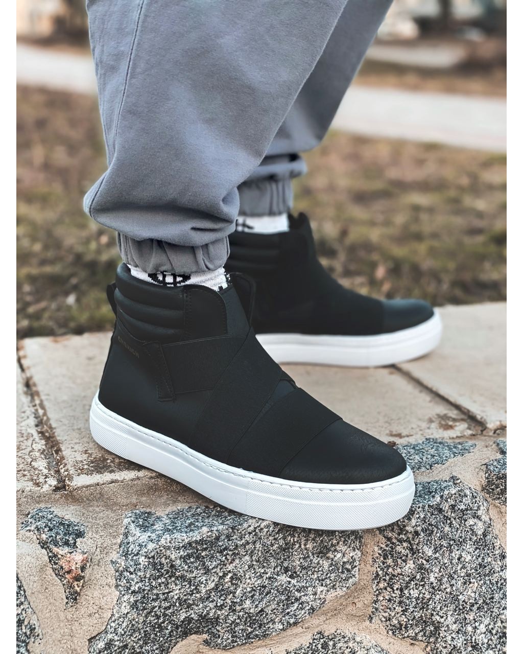 Кросівки чоловічі чорні з білою підошвою Ch79