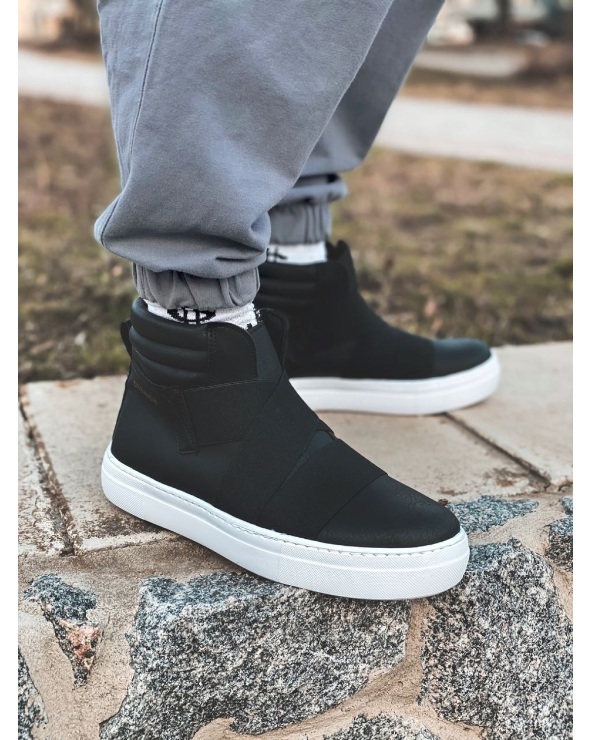 Кросівки чоловічі чорні з білою підошвою Ch79