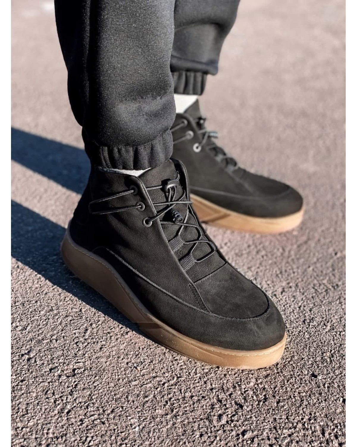 Боти чоловічі чорні з коричневоюпідошвою 6999