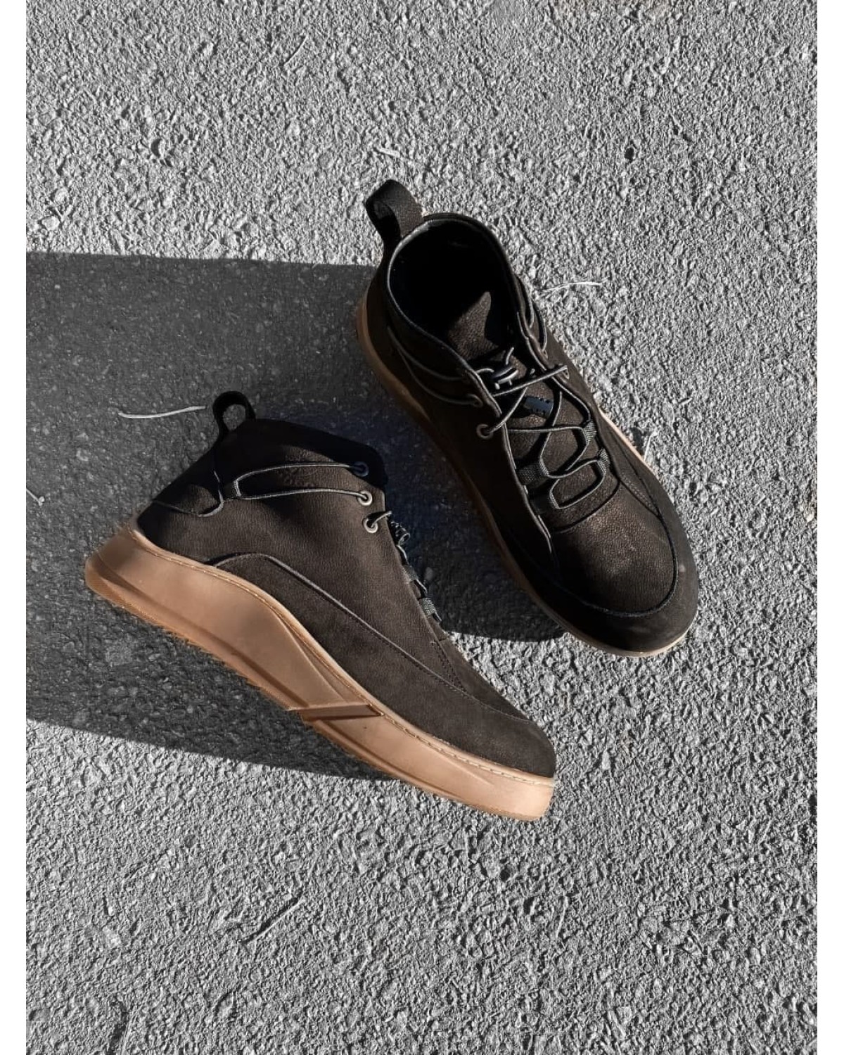 Боти чоловічі чорні з коричневоюпідошвою 6999