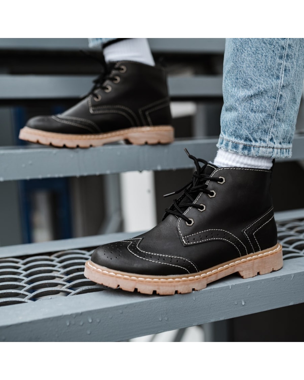 Боти чоловічі чорні з коричневою підошвою SRBW9805