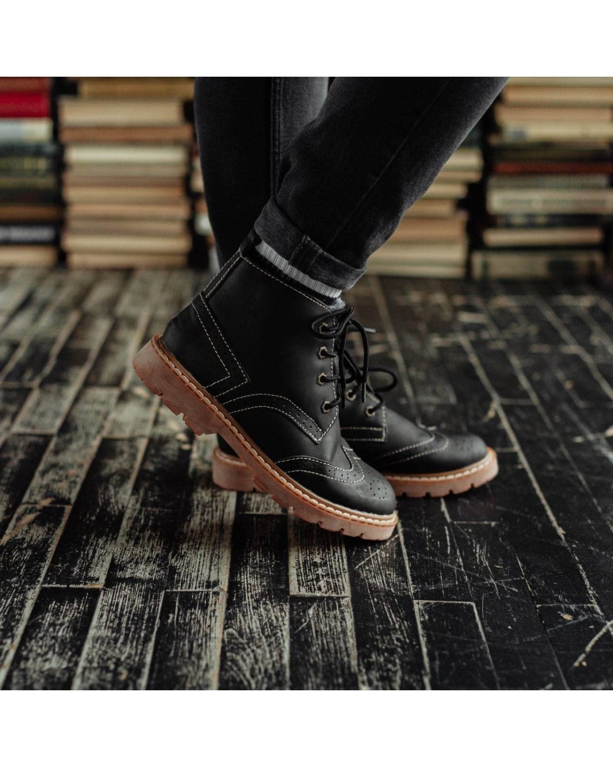 Боти чоловічі чорні з коричневою підошвою SRBW9805