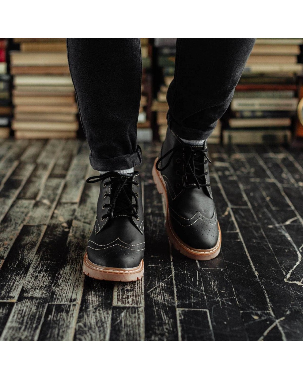 Боти чоловічі чорні з коричневою підошвою SRBW9805