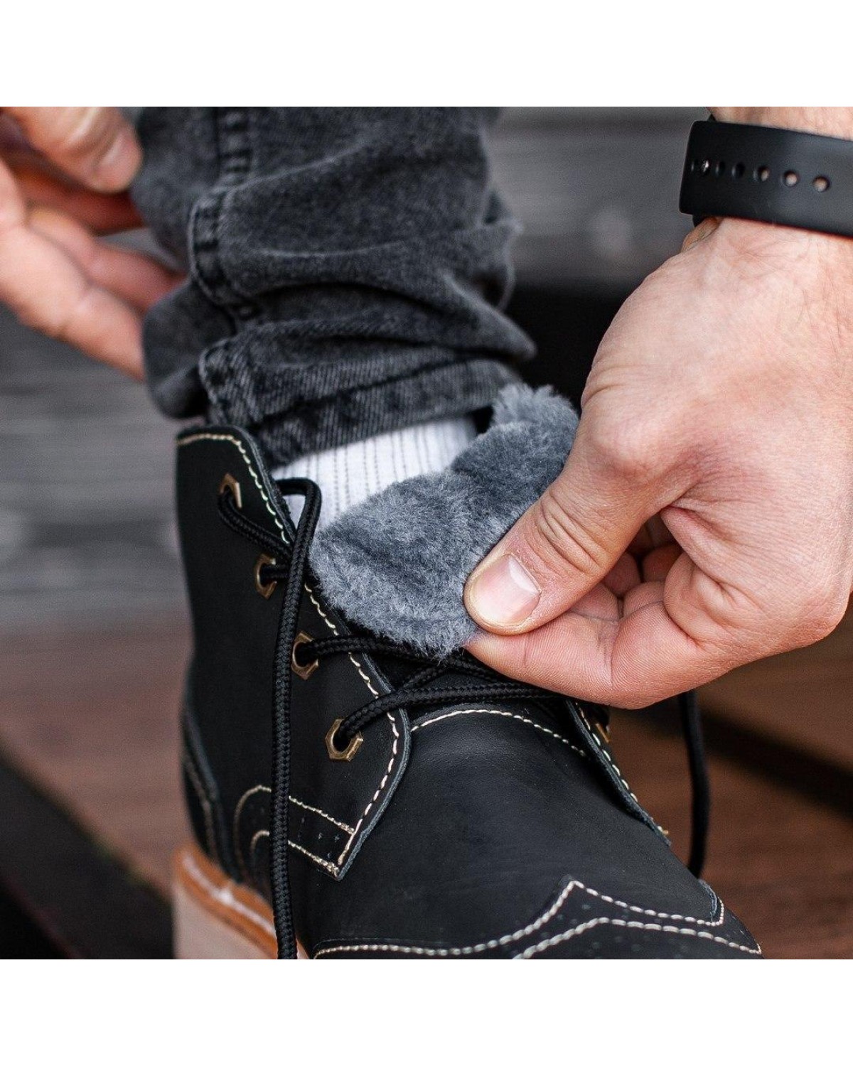 Боти чоловічі чорні з коричневою підошвою SRBW9805