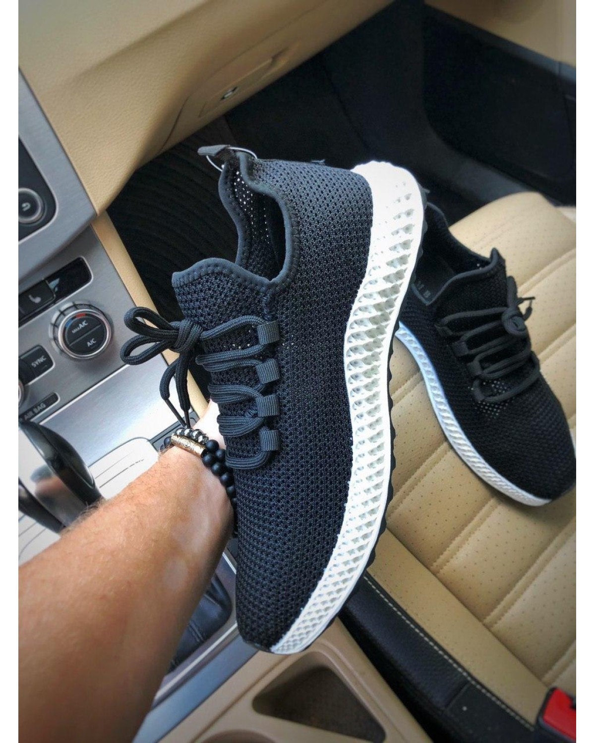 Кросівки чоловічі чорні з білою підошвою kmb1