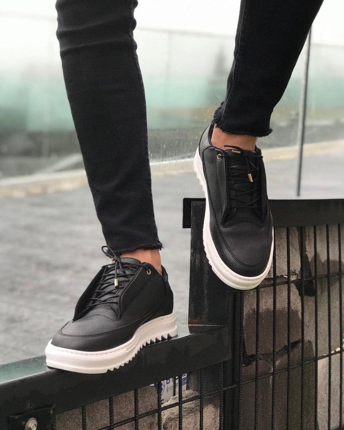 Кросівки чоловічі чорні з білою підошвою Pau24