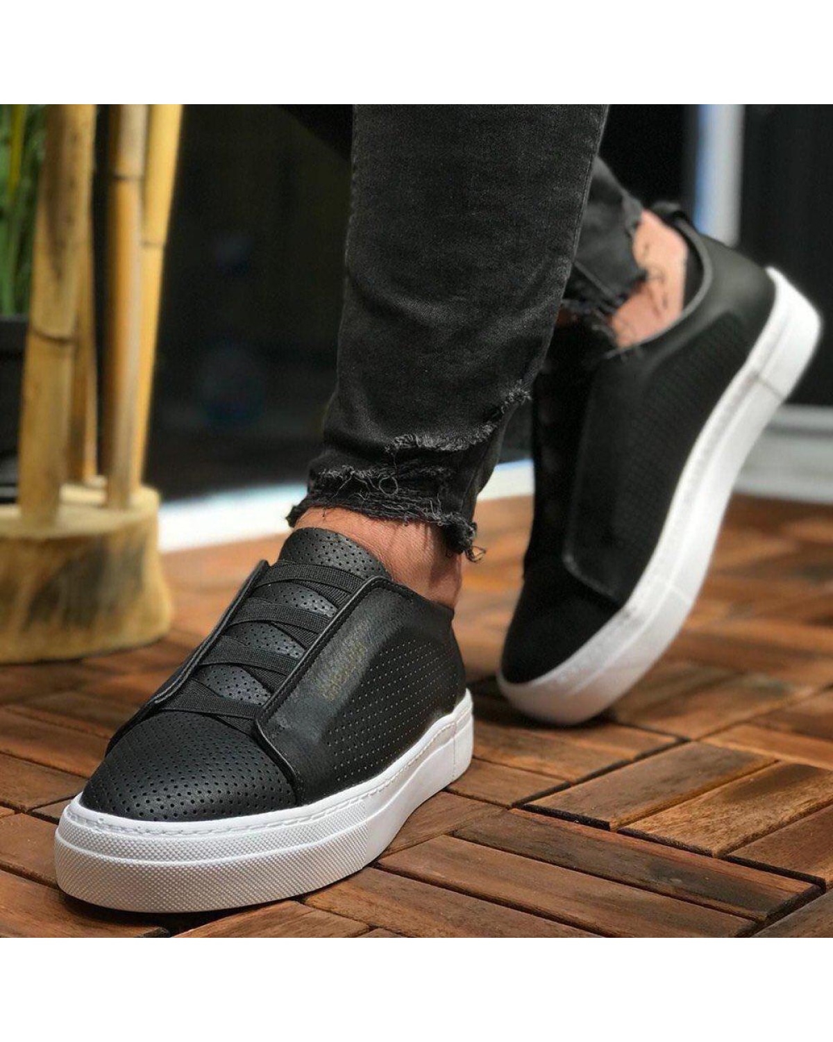 Кросівки чоловічі чорні з білою підошвою ch23