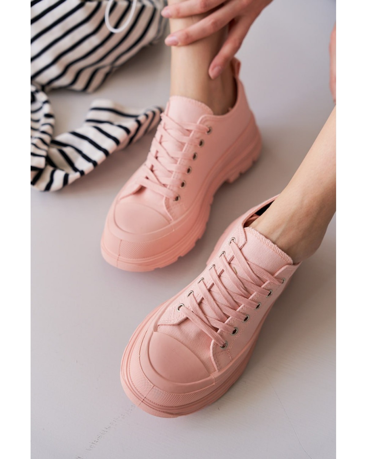 Кросівки жіночі рожеві AM10149