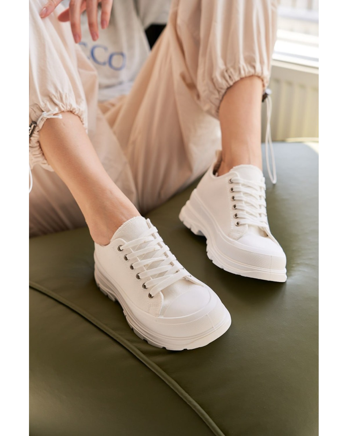 Кросівки жіночі білі AM10144