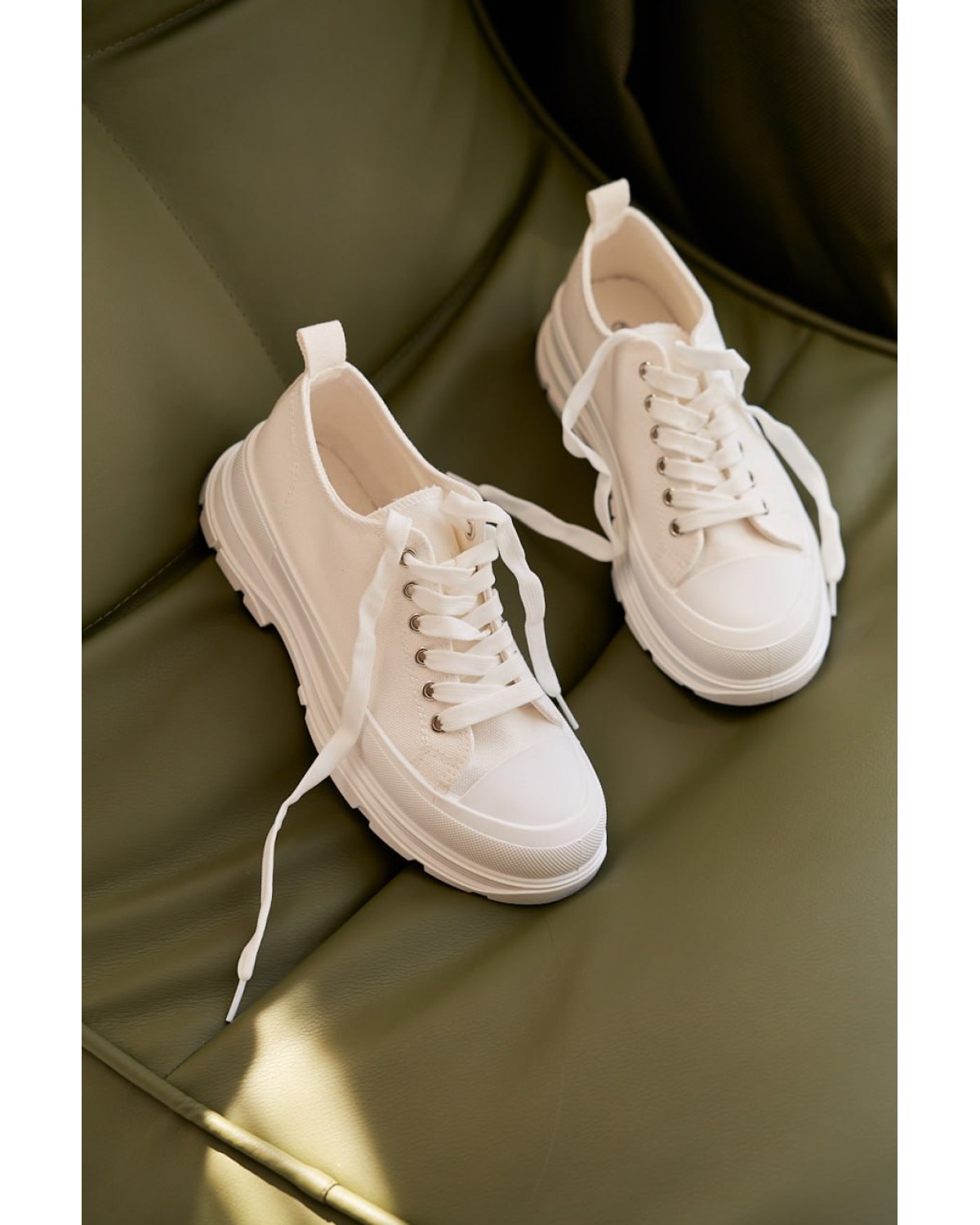 Кросівки жіночі білі AM10144