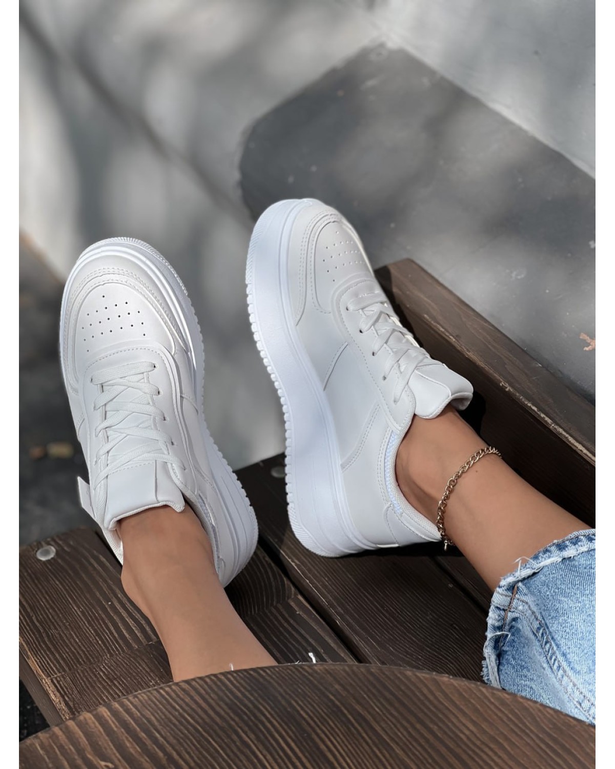 Кросівки жіночі білі NB10085