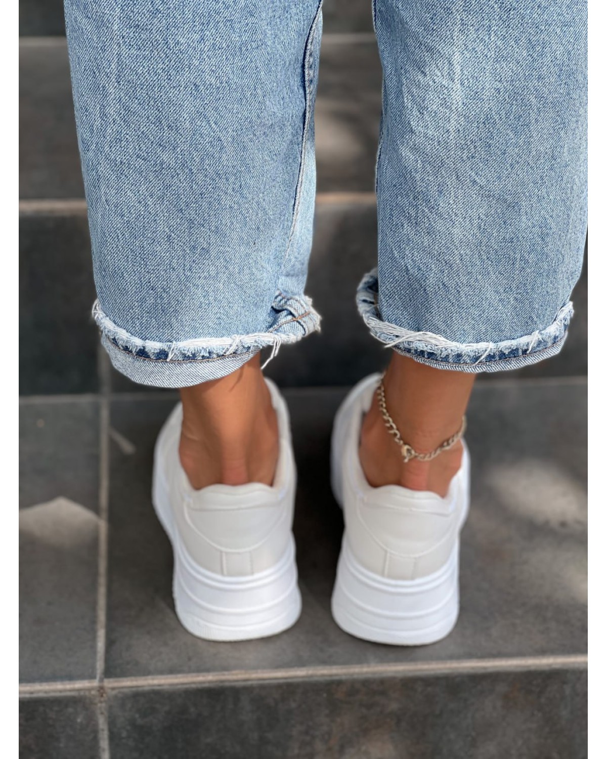 Кросівки жіночі білі NB10085