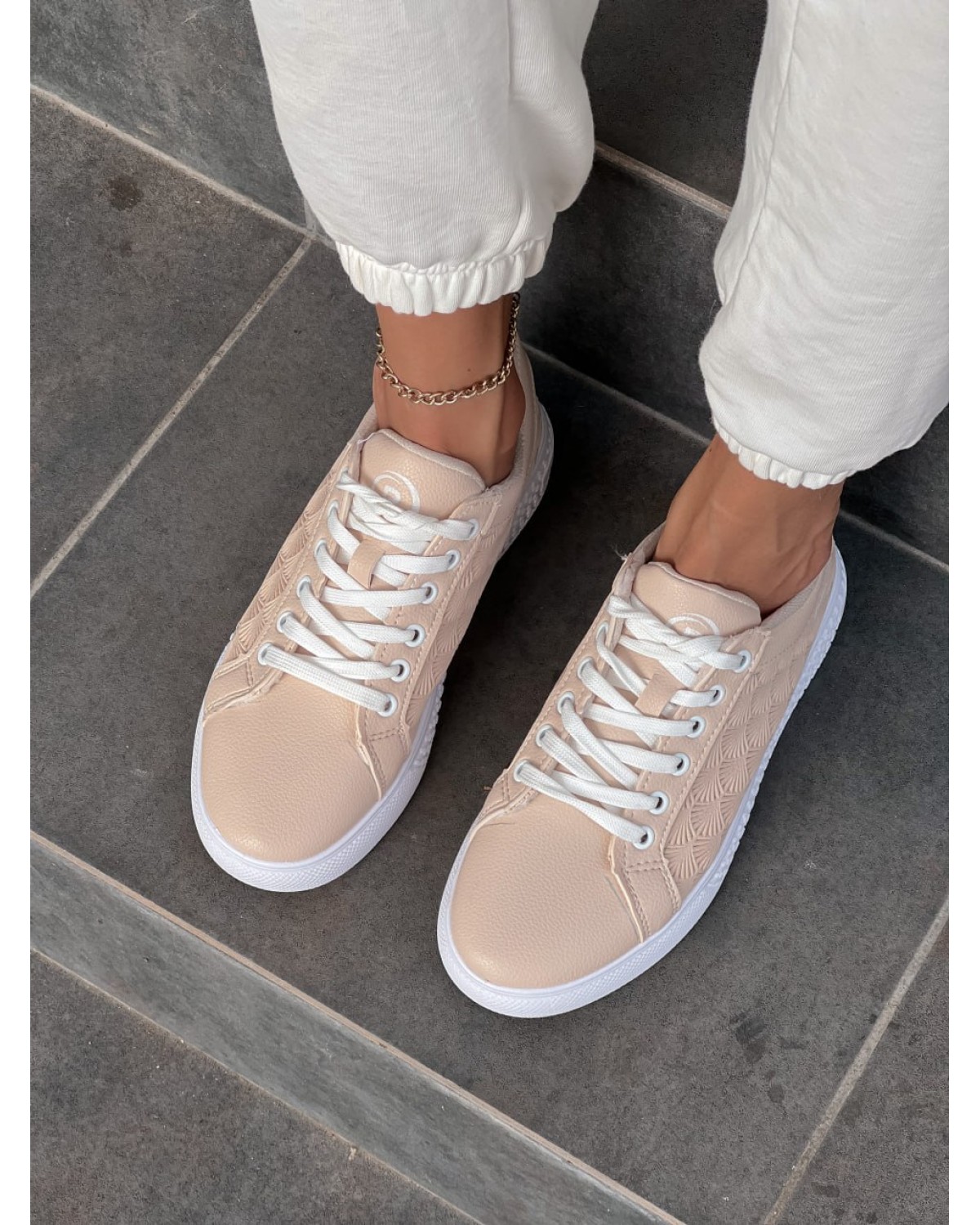 Кросівки жіночі пудрові з білою підошвою NB10085